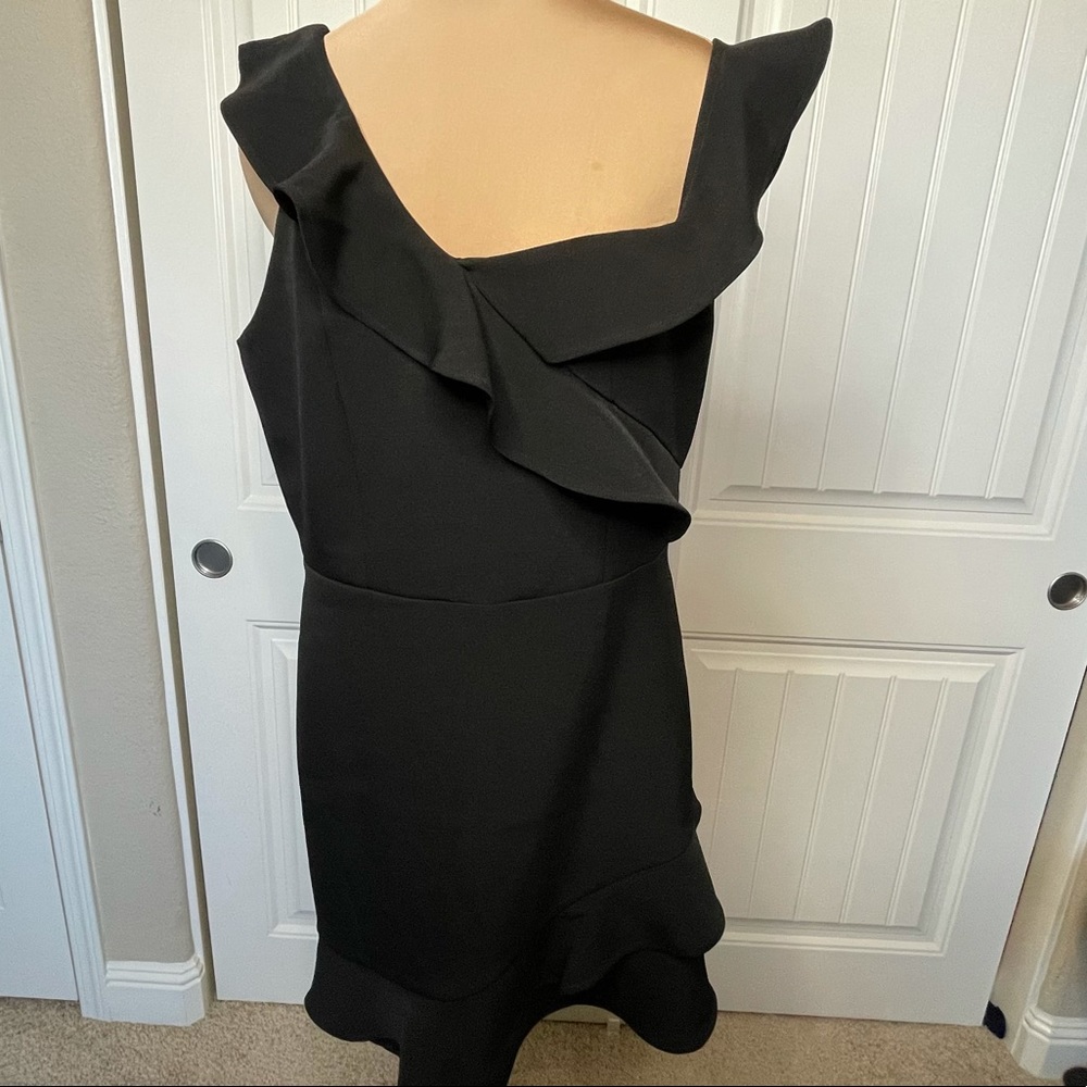Pretty Express Short black dress with frills